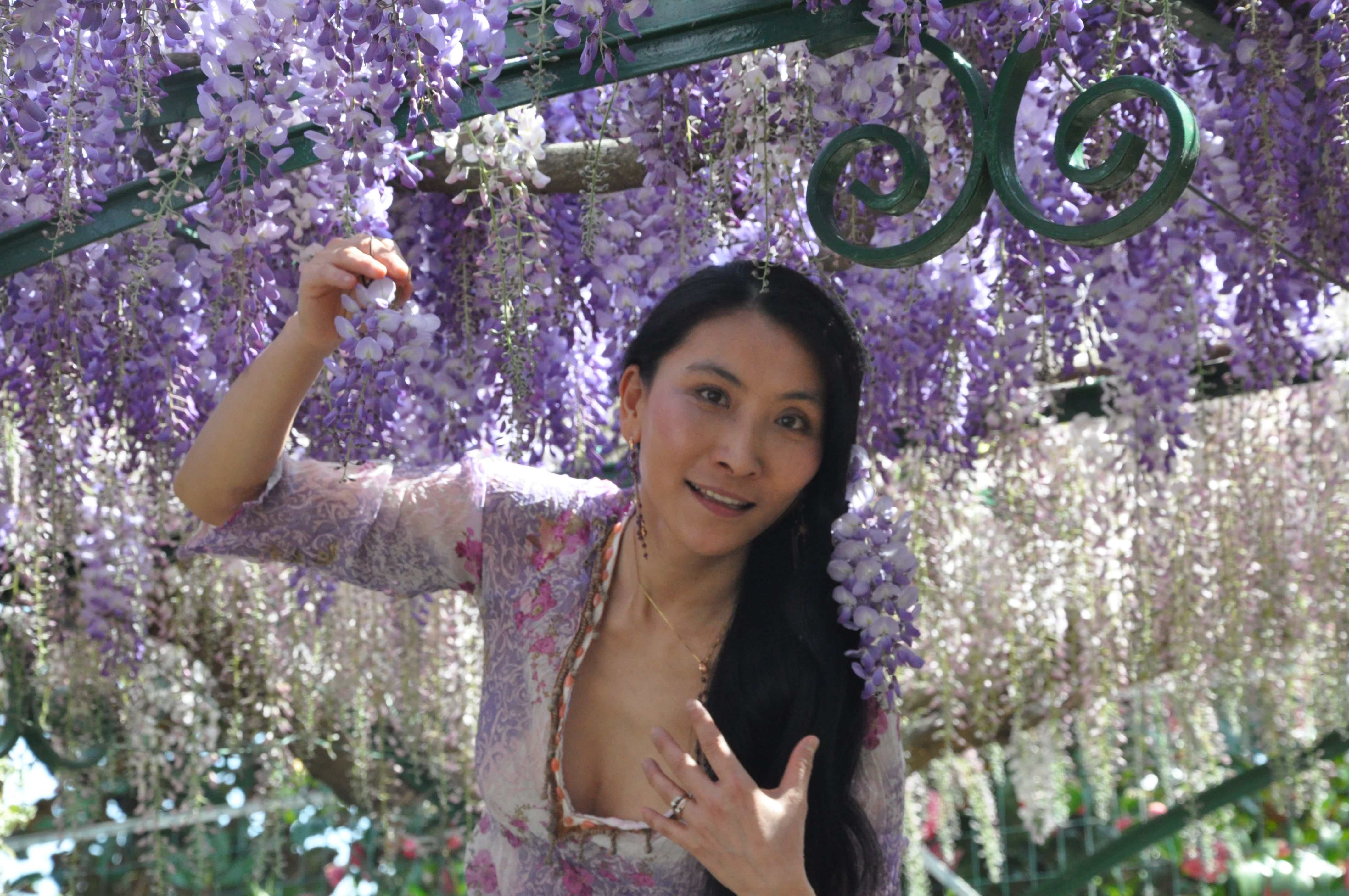 Chao Hsiu Chen  and Wisteria in Appia Antica - Rome 2