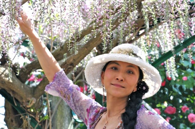 Chao Hsiu Chen  and Wisteria in Appia Antica - Rome 2